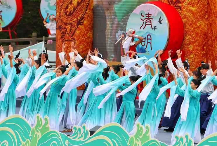 放水了！2025都江堰放水节启幕，1100名嘉宾、游客现场观礼
