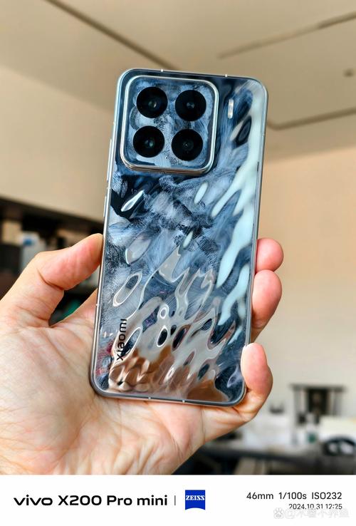 小米15系列降价300元 iPhone 17 Pro新长焦、X200U新样张爆料