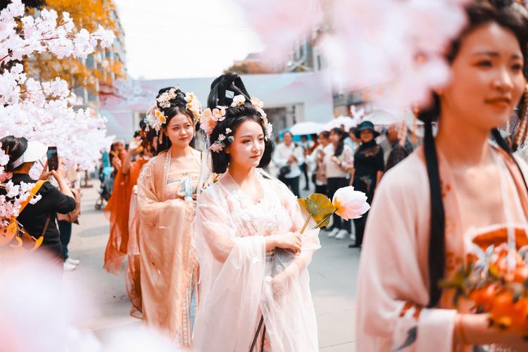 一袭汉服赴花朝！寻梦汉朝、汉风古韵”汉服巡游活动即将启幕~