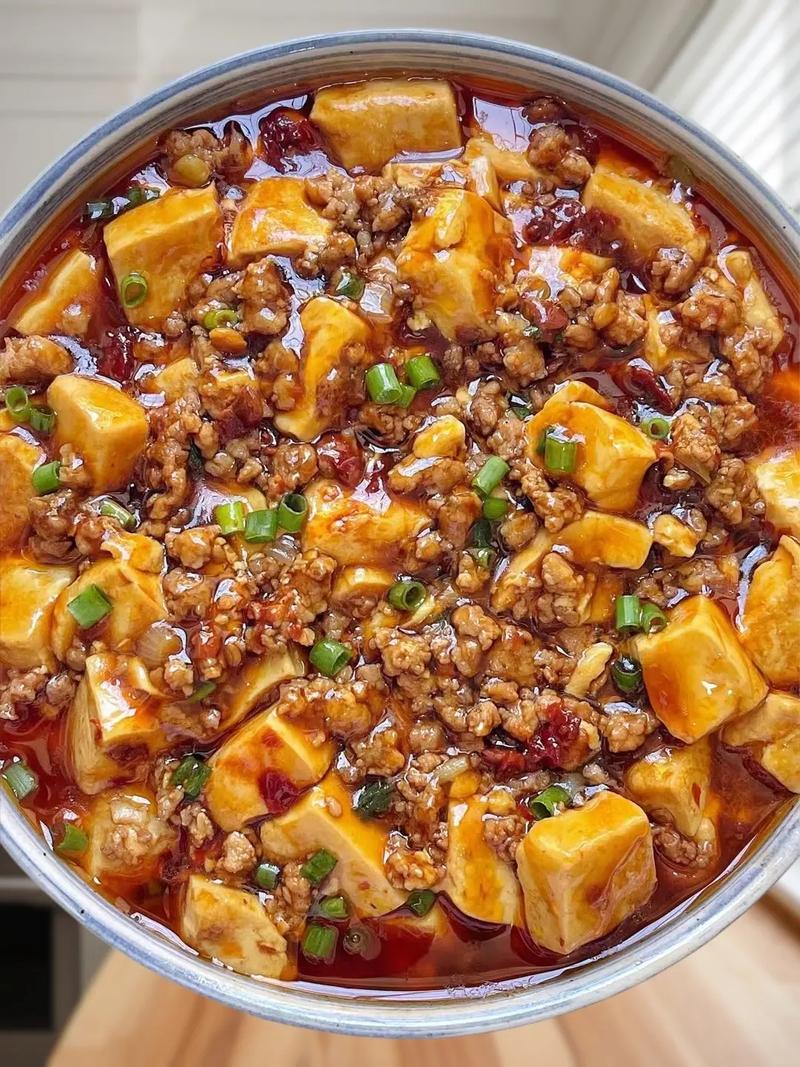 豆腐炒肉正确吃法，色彩缤纷又下饭。清明吃豆腐寓意“福寿安康”