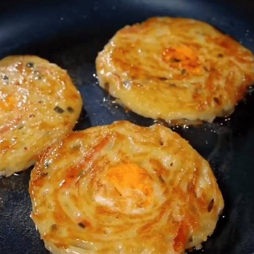 脆皮土豆饼，里软外酥，美味鲜香，超过瘾