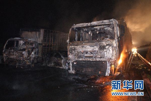 沈海高速突发多车连环相撞事故！
