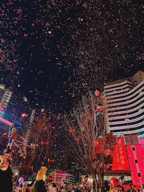 驴友徒步不走寻常路，路过神秘村庄，度过了毕生难忘的夜晚