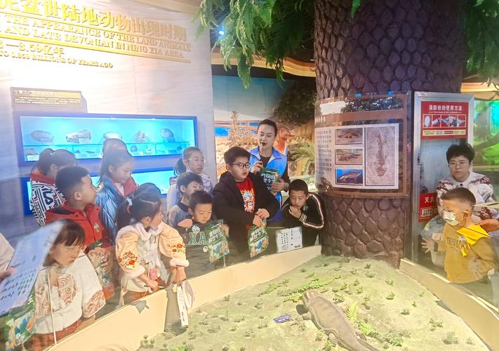 武陵源区军地小学开展“张家界世界地质公园博物馆”科普研学活动