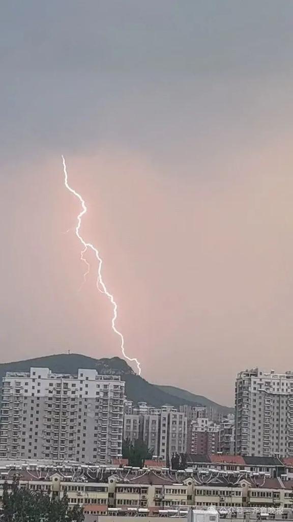 山东天气一大风5一6级一雷雨闪电