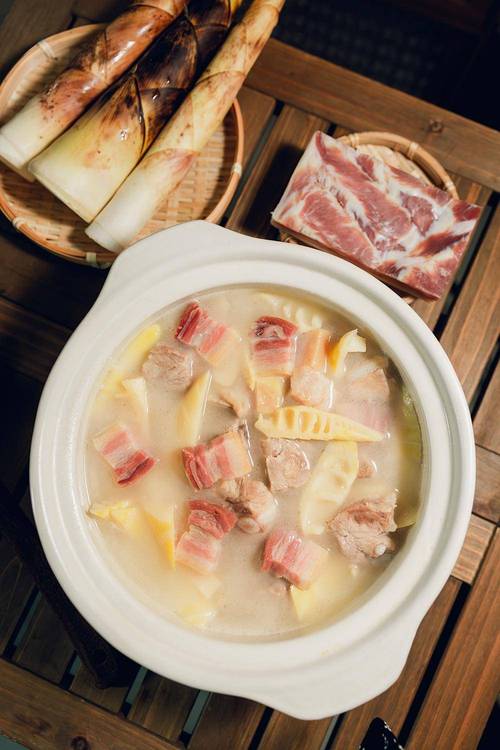 养生正当时，这款春笋火腿粥不容错过！