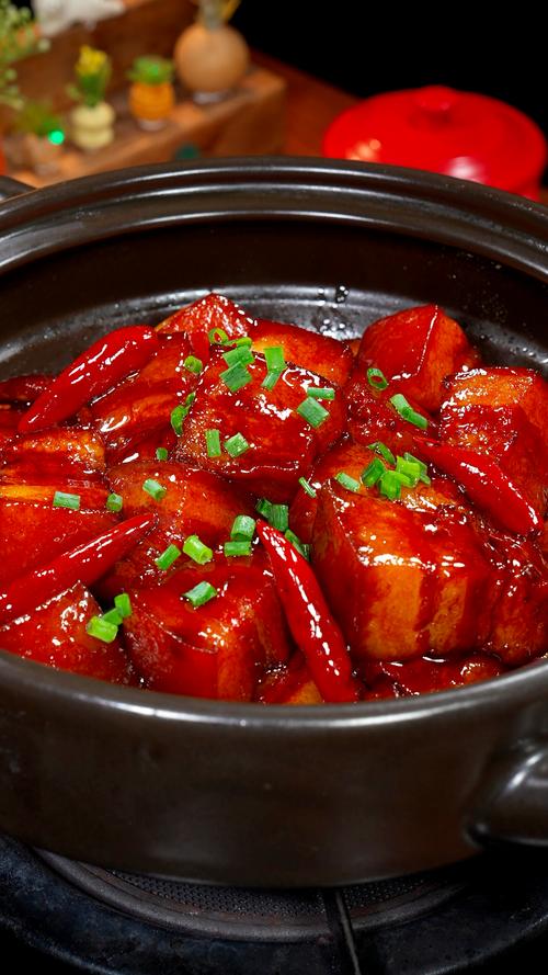 好久没吃红烧肉，这次必须吃个够，太攒劲了，大口吃肉超过瘾！