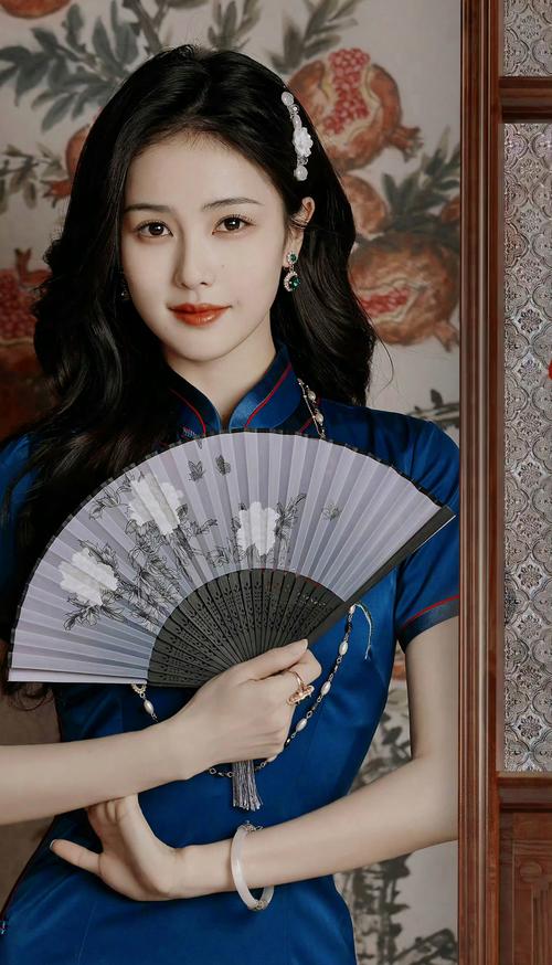 白鹿老干部风又火了，往那一坐就有女干部的气场！
