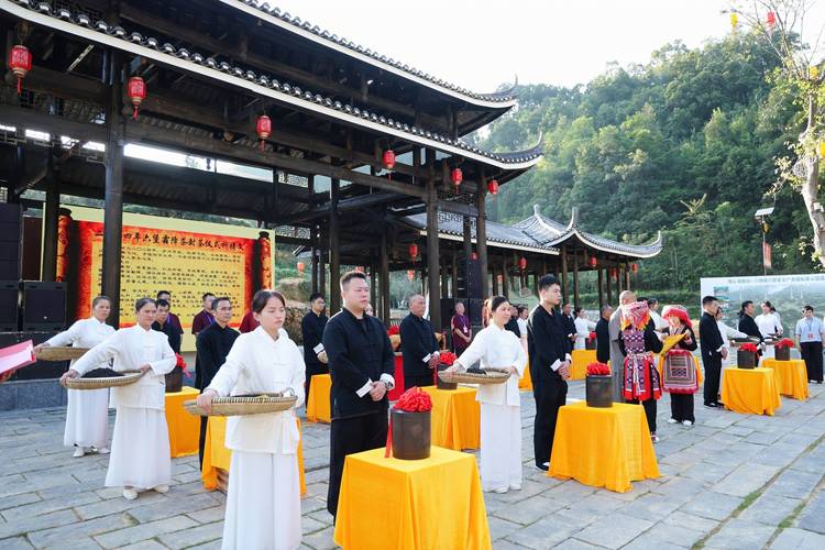 茶旅大会和文化月采风团走进黄尾