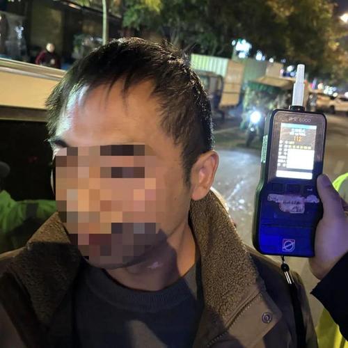 毛巾遮牌遇天眼 济南一男子被罚