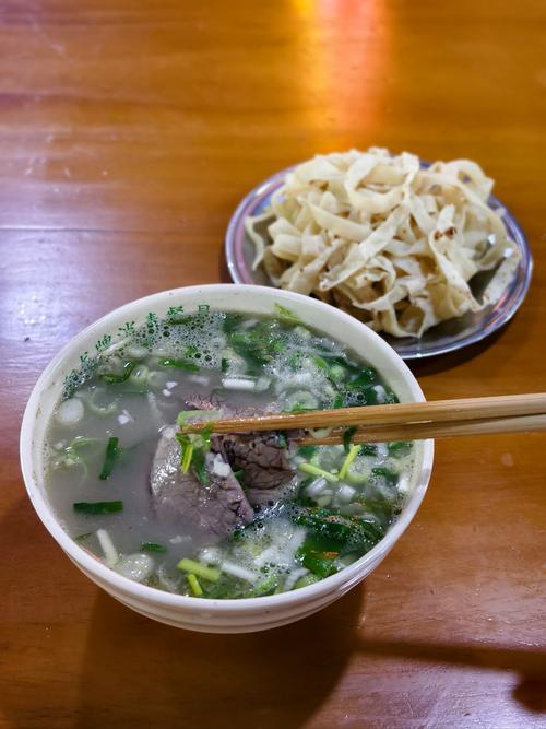 香味四溢的老洛阳牛肉汤，10块钱的肉有这么多，爱了