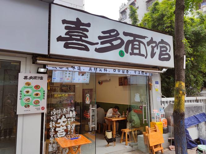四川成都最火面馆，每天一到饭点食客就络绎不绝，一份只要13元
