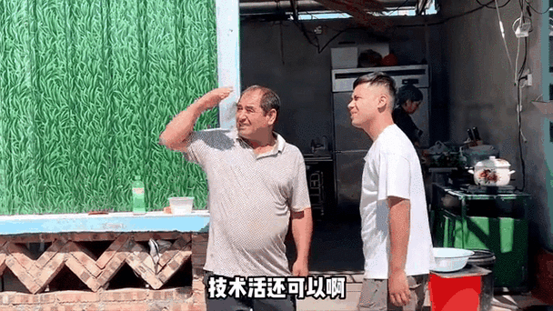 老爸三轮半路罢工，法特推1公里救援，回家这碗爆炒辣子鸡面香哭