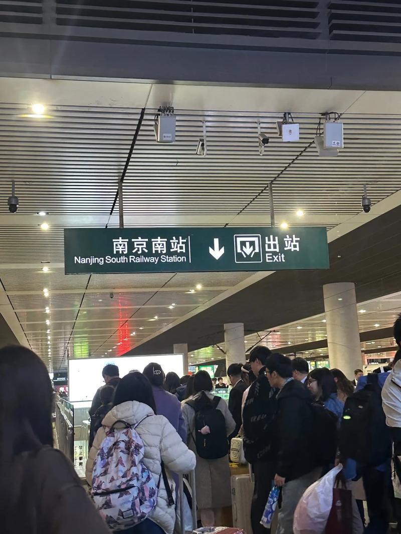 离开扬州到达南京，刚出火车站，就被震撼到了
