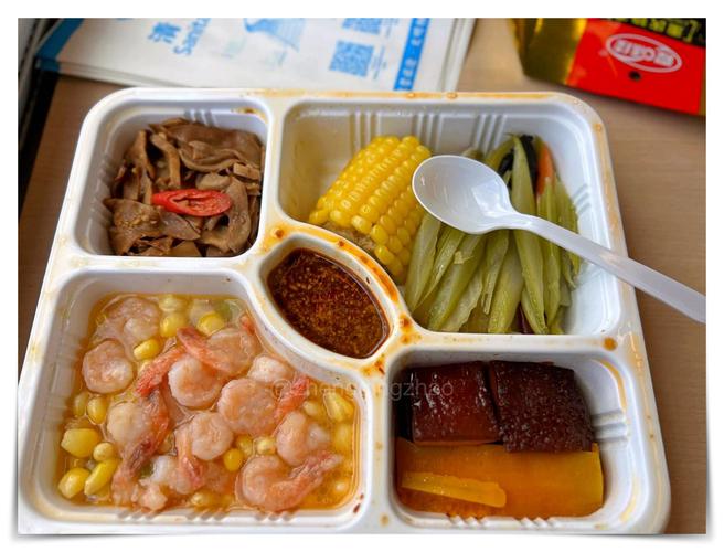 旅行夫妇：乘高铁抵达杭州，吃最美味的中国食物，人们热情好客