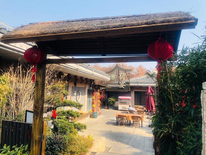 如宁心苑位于洪泽区三河镇五里牌村，是一处别具特色的休闲庭院