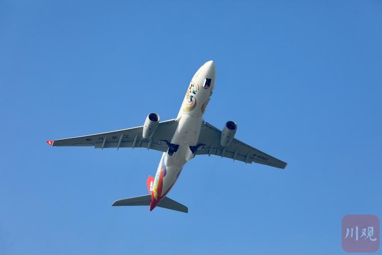 四川航空首架“成都世运号”主题涂装飞机成功首航