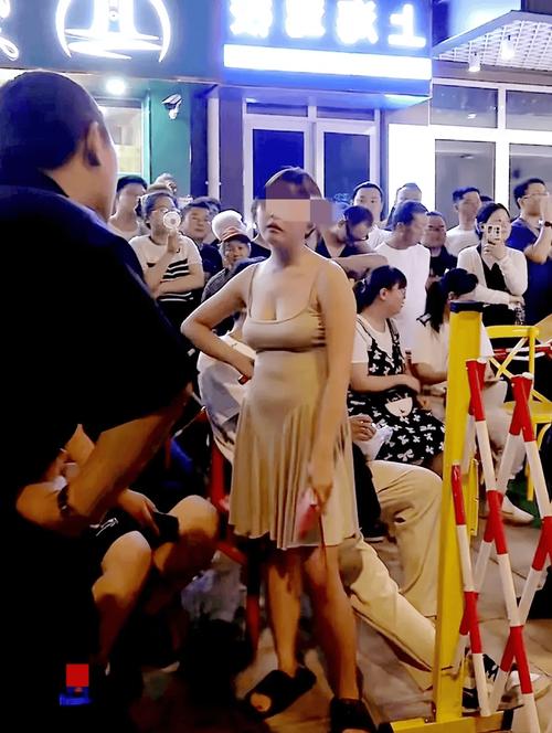 上海警方：在公共场所拍摄穿短裙女性视频 一只公交迷”被拘