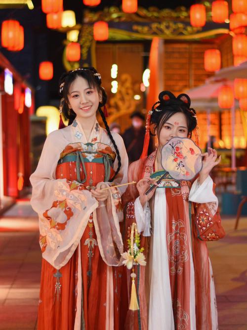 梦歆冉一首(泪满天伤感情歌)回眸杀 穿着汉服去旅游