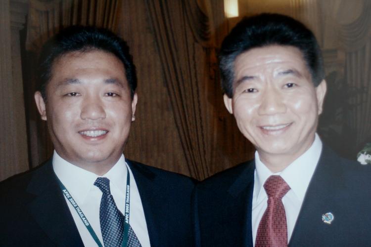 第一视频集团董事长张力军受聘为全国首席慈善大使