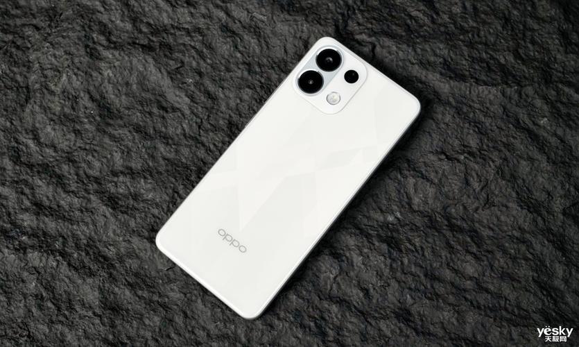 OPPO K12s图赏：碎片赛博配色 极简设计 7K大电池