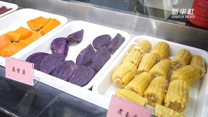 体重管理年 高校食堂低脂餐食受欢迎
