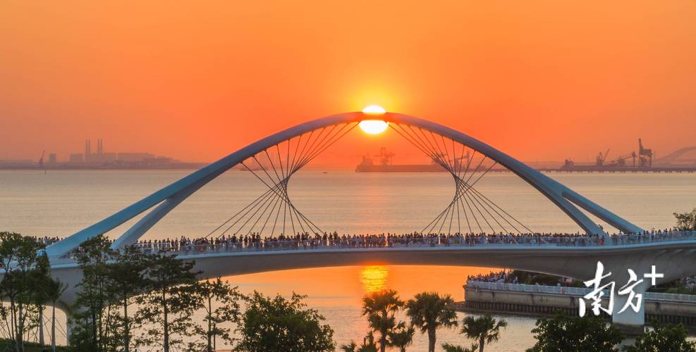 你喜欢大自然是因为纯朴、真实，故你一定要去滨海湾慧眼桥听听！