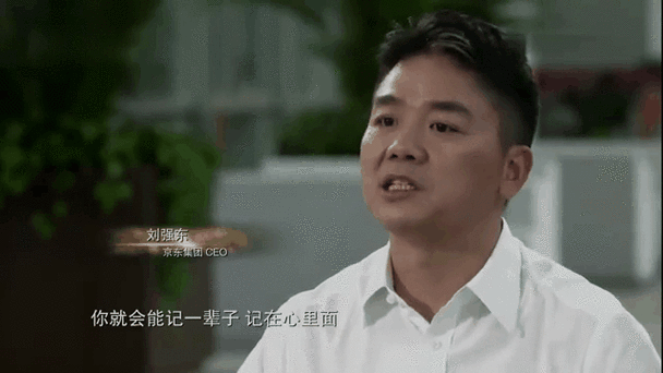 刘强东回老家宿迁给母亲过寿，亲自做长寿面，真孝敬！