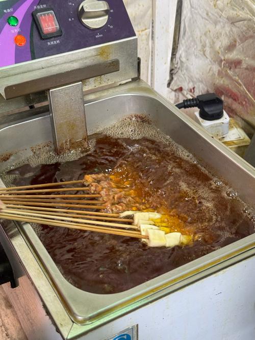 吃老济南油炸羊肉串，看球撸串的楼顶烧烤！抖音生活美食季